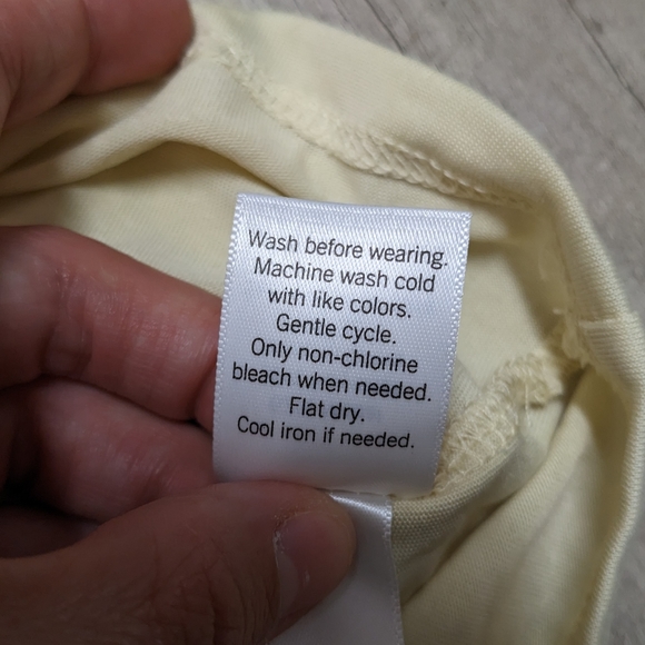 Nine West Light Yellow Top Cinched Shoulders - Picture 6 of 7